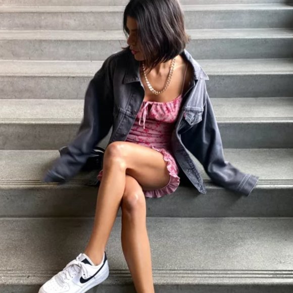 Levi’s Oversized Denim Trucker Jacket - Picture 5 of 5